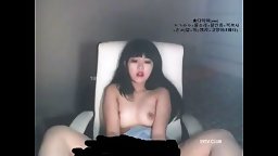 日本の角質の若い女の子は彼女の膣で遊ぶ
